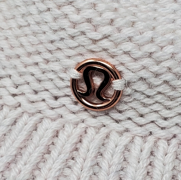 LULULEMON 100% MERINO WOOL PINK POM POM BEANIE HAT TOQUE  KNITWEAR WOMEN OS - Picture 14 of 14